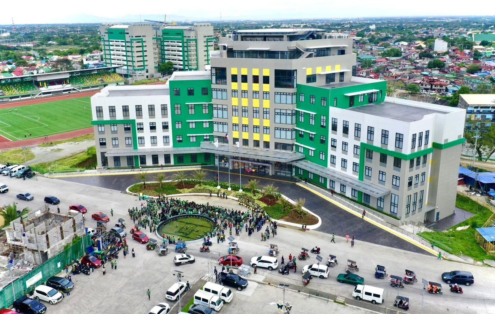 Ang Dasmariñas City Hall, nakikita mula sa itaas